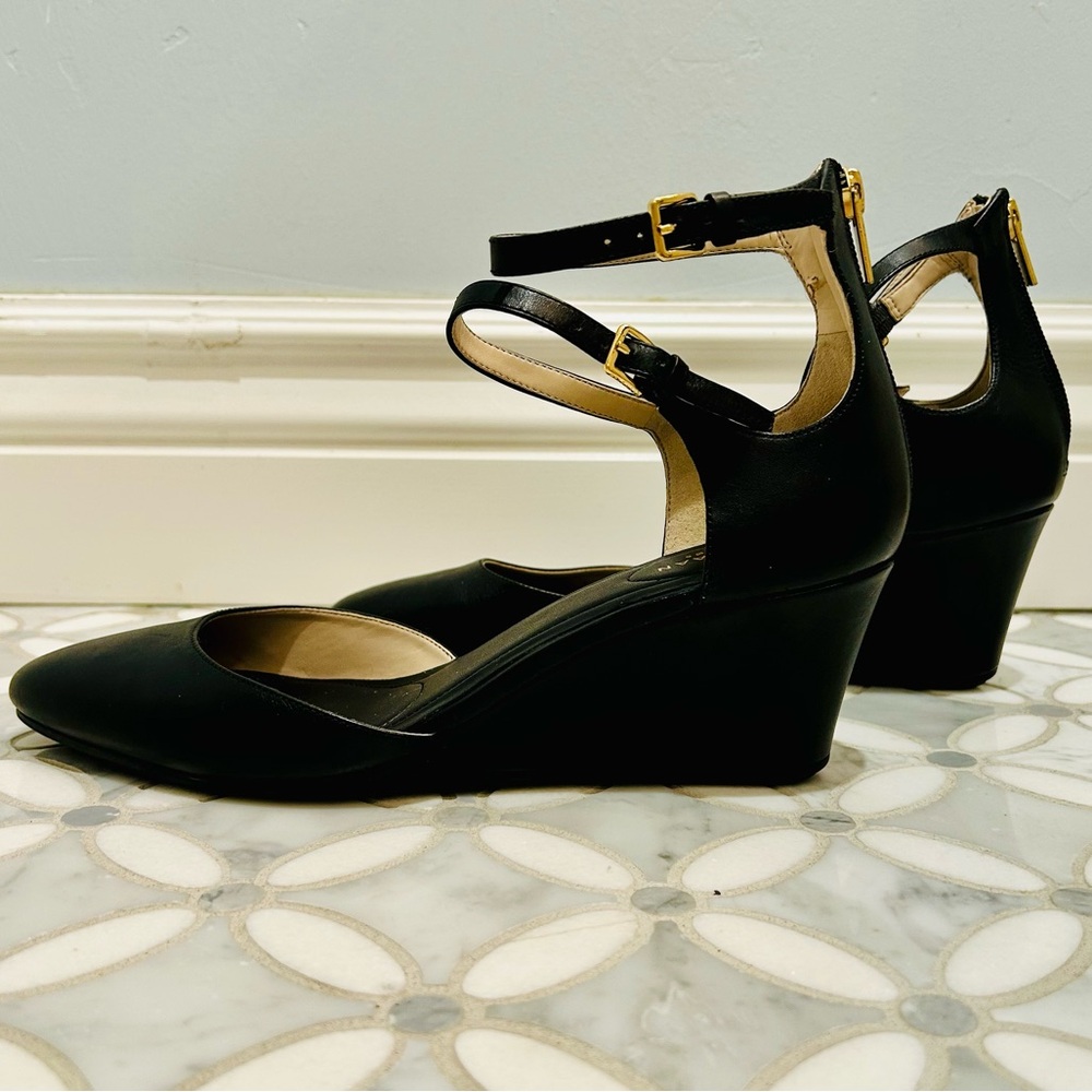 Cole Haan Grand.OS Black Leather Wedge Heels Size 9 Double Ankle Strap Gold Zip - Picture 6 of 11